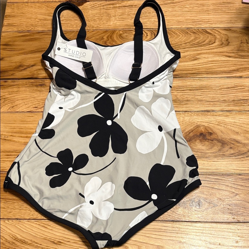 Anne Cole Black and White Floral One PieceNWT - Picture 4 of 7